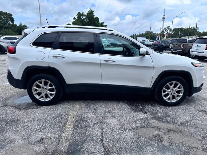 2016 Jeep Cherokee Latitude photo 1