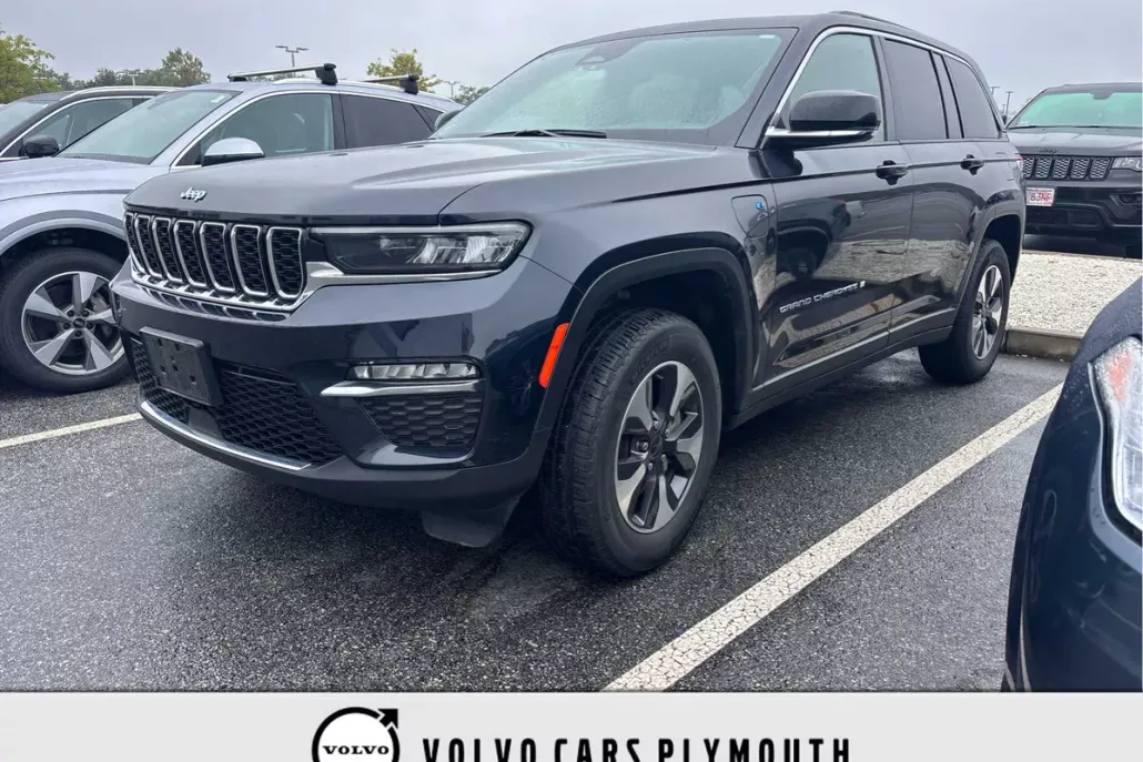 2023 Jeep Cherokee Base photo 1