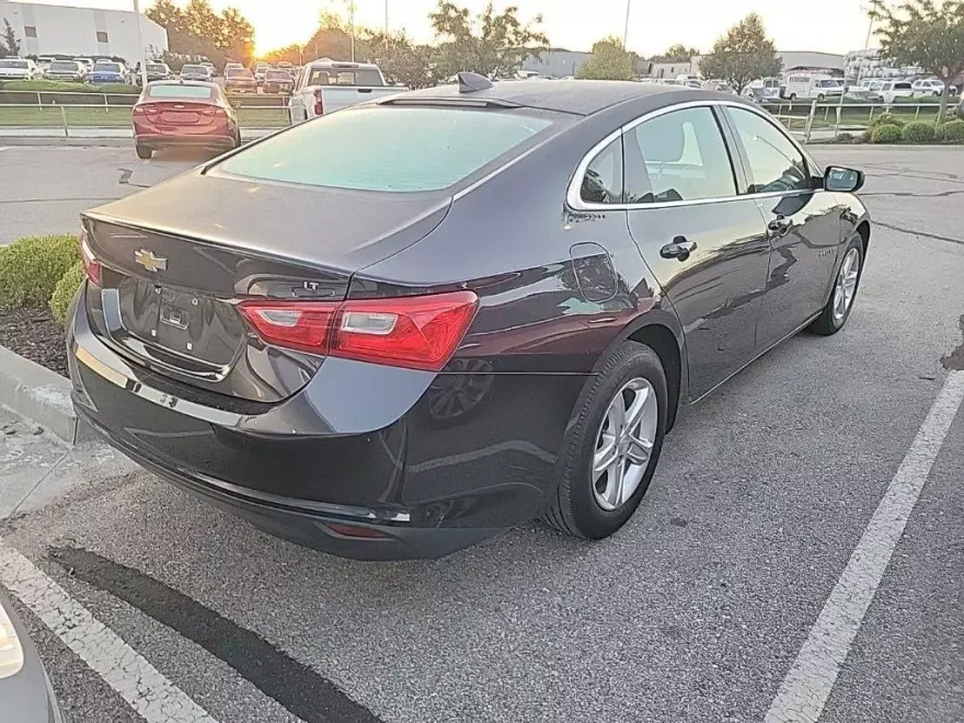 2023 Chevrolet Malibu 1LT photo 1