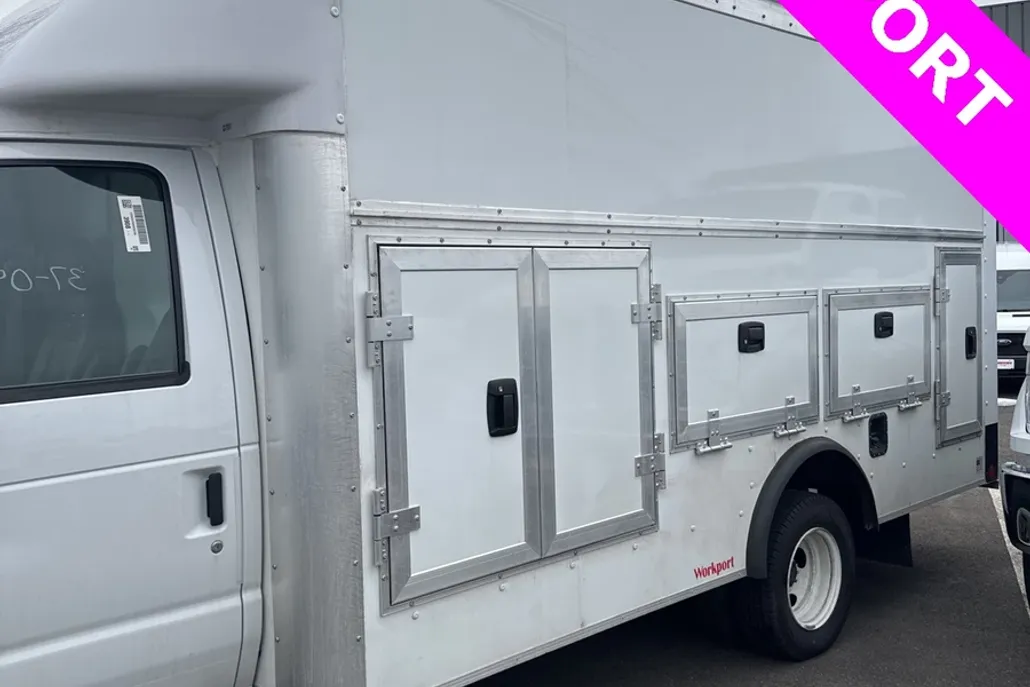 2025 Ford E-450 photo 1