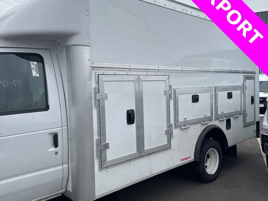 2025 Ford E-450 photo 1