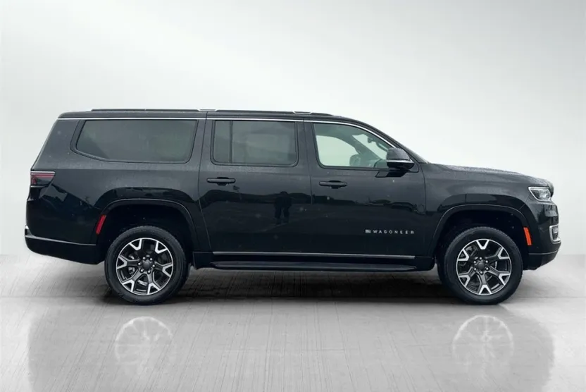 2024 Jeep Wagoneer L Series III photo 1