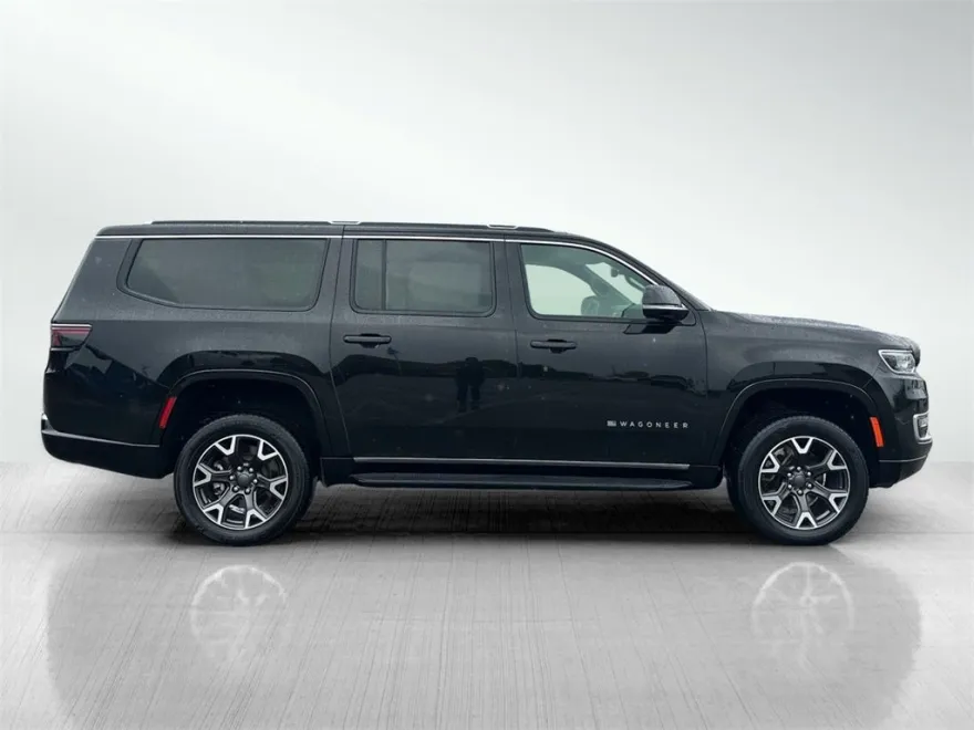 2024 Jeep Wagoneer L Series III photo 1