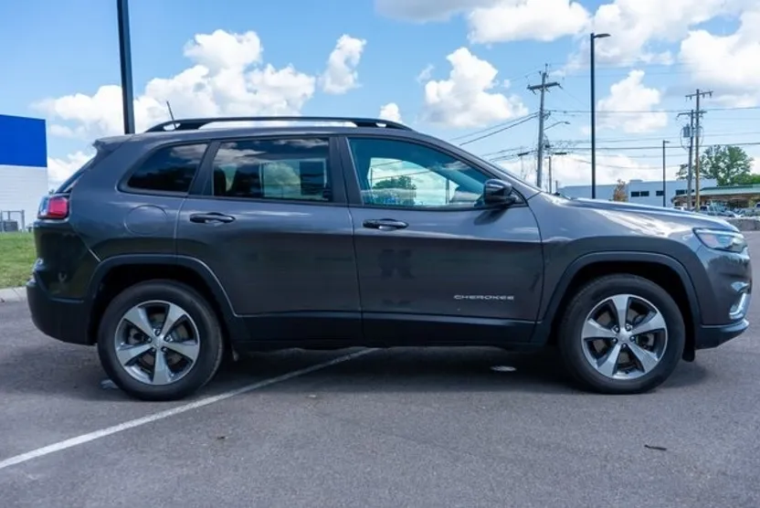 2022 Jeep Cherokee Limited photo 1