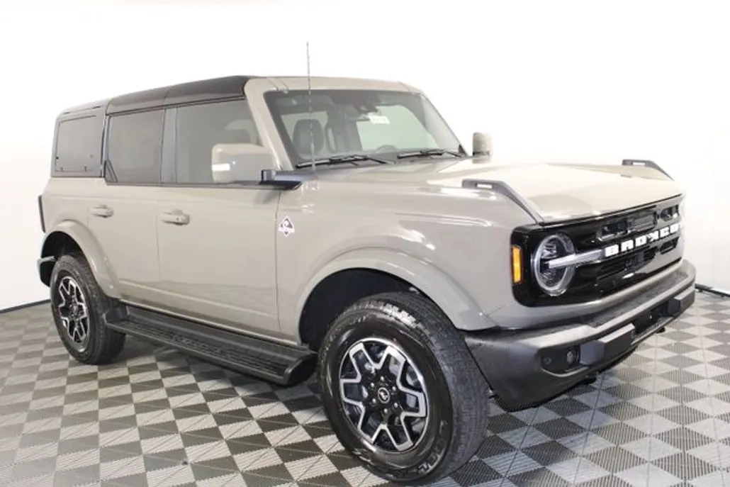2025 Ford Bronco Outer Banks photo 1
