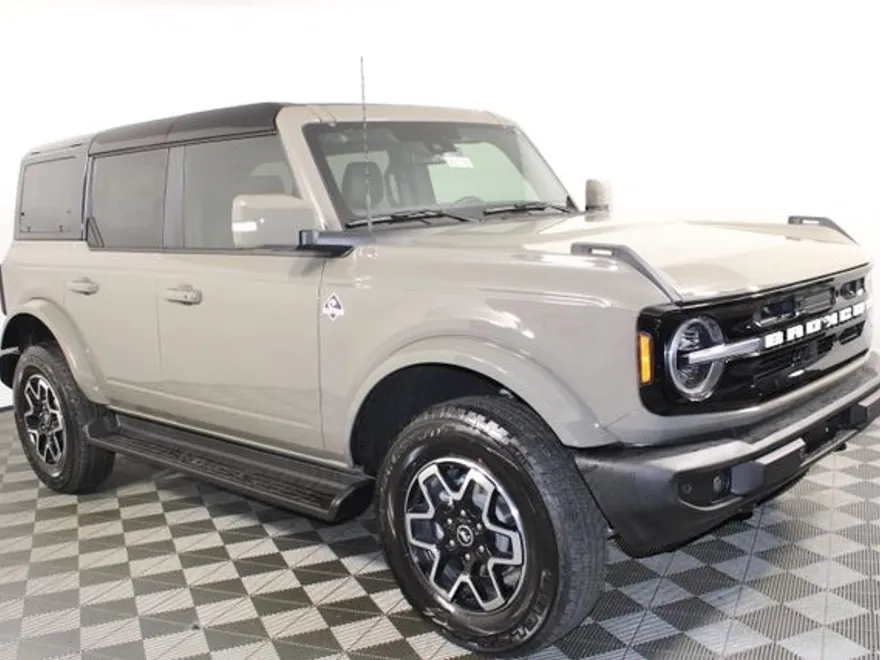 2025 Ford Bronco Outer Banks photo 1
