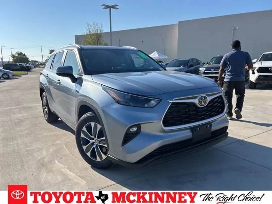 2024 Toyota Highlander XLE photo 1