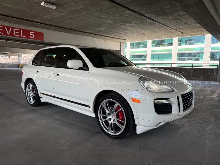 2009 Porsche Cayenne GTS photo 2