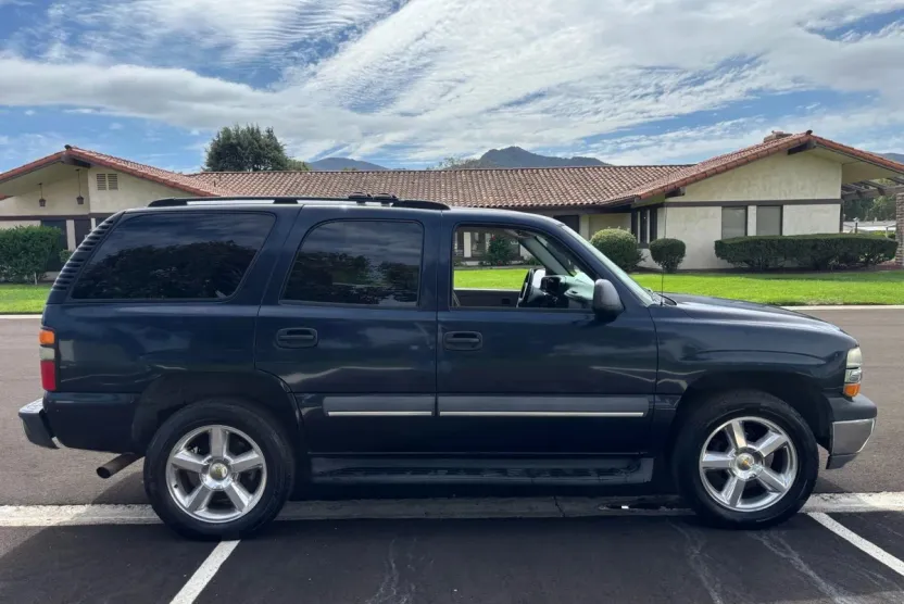 2004 Chevrolet Tahoe LS photo 1