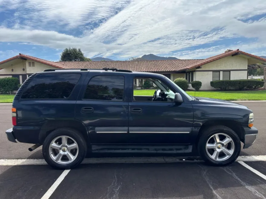 2004 Chevrolet Tahoe LS photo 1