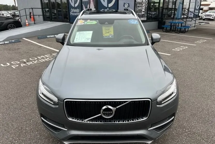 2019 Volvo XC90 T6 Momentum photo 1