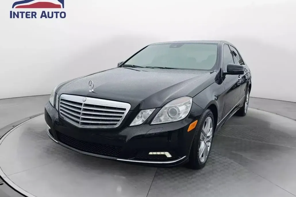 2010 Mercedes Benz E 350 4MATIC Sedan photo 1