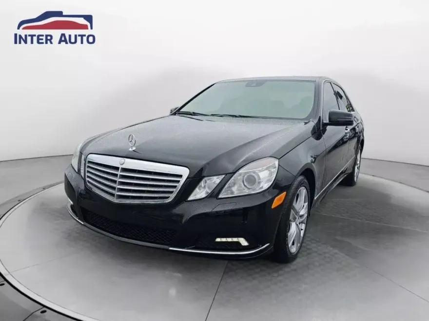 2010 Mercedes Benz E 350 4MATIC Sedan photo 1