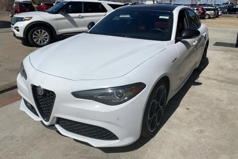 2022 Alfa Romeo Giulia Ti photo 1