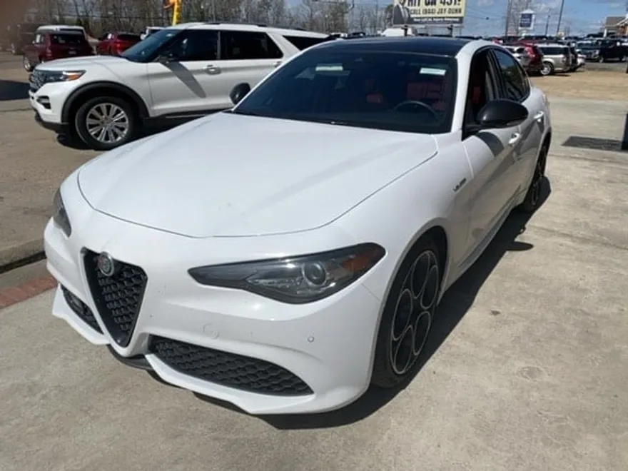 2022 Alfa Romeo Giulia Ti photo 1