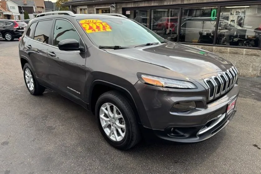2017 Jeep Cherokee Latitude photo 1