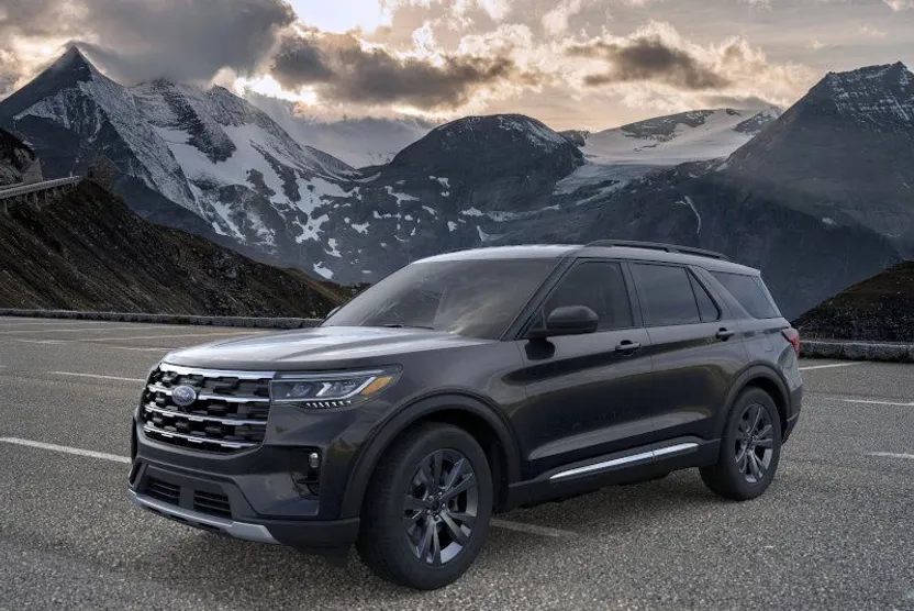 2025 Ford Explorer photo 1