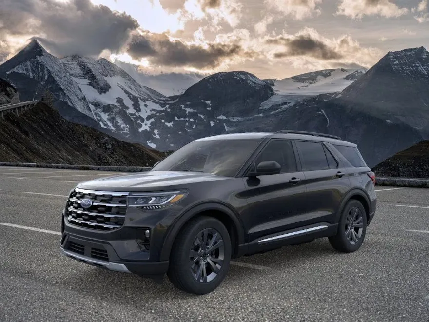 2025 Ford Explorer photo 1