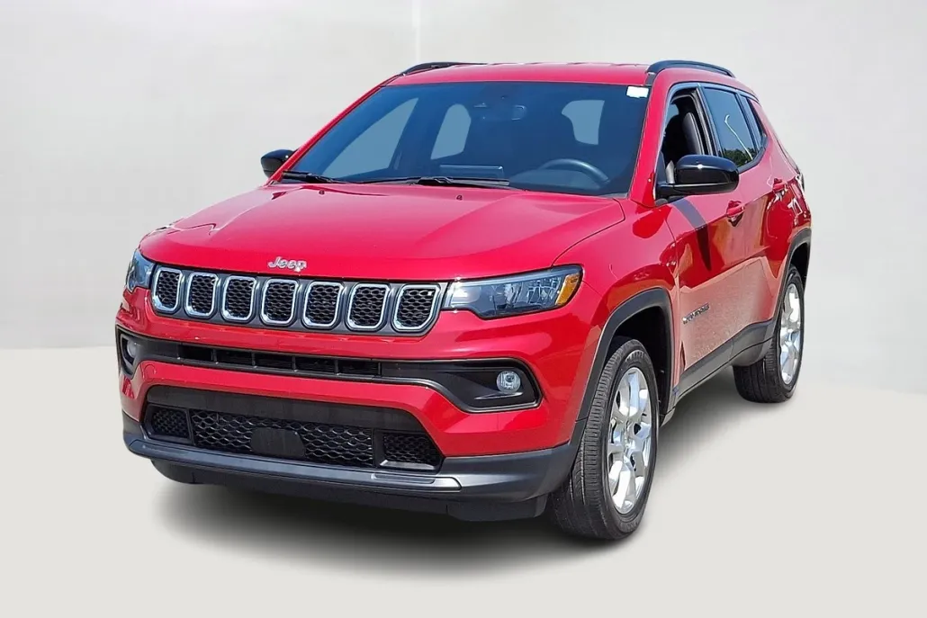 2023 Jeep Compass Latitude Lux photo 1