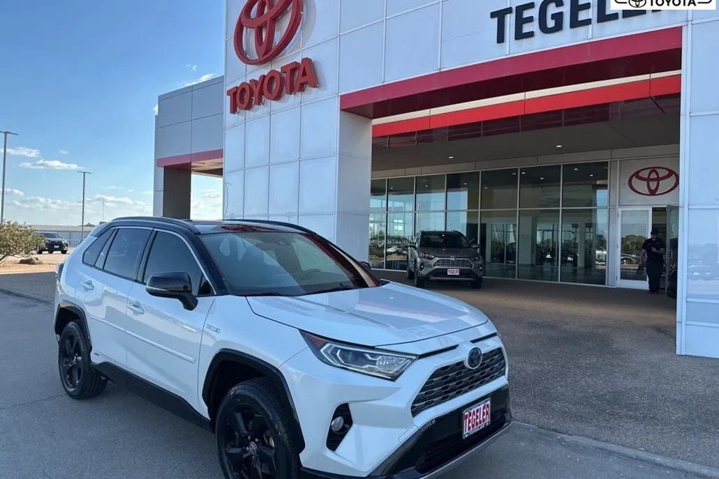 2020 Toyota RAV4 Hybrid XSE photo 1