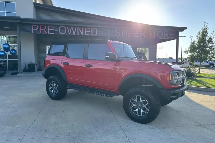 2023 Ford Bronco Badlands photo 1