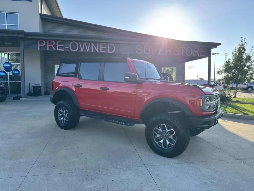 2023 Ford Bronco Badlands photo 1