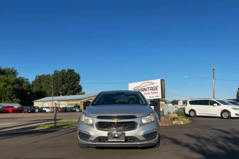 2016 Chevrolet Cruze LS photo 1
