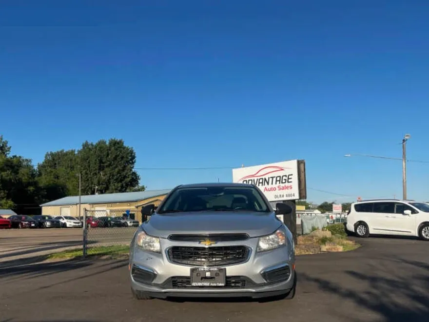 2016 Chevrolet Cruze LS photo 1