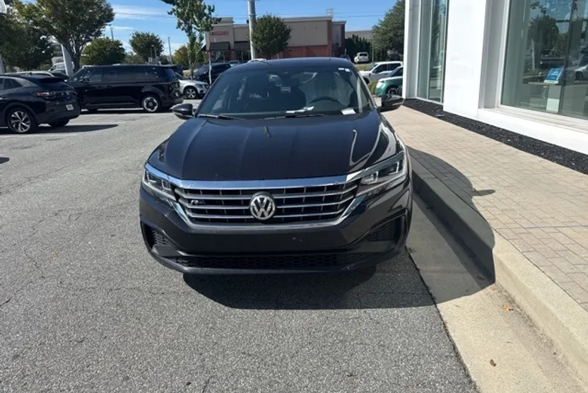 2021 Volkswagen Passat 2.0T R-Line photo 1