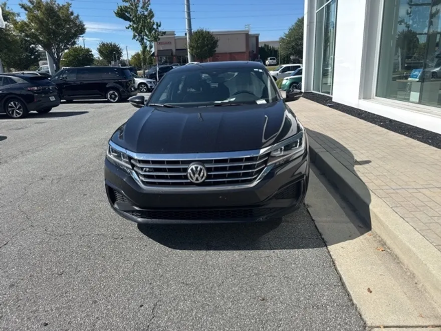 2021 Volkswagen Passat 2.0T R-Line photo 1