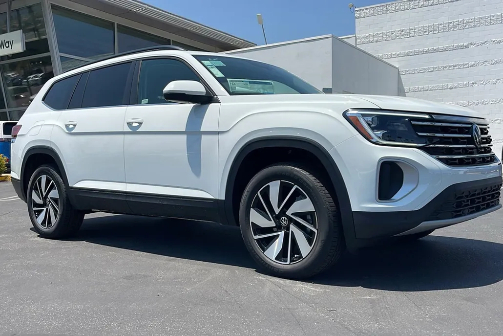 2025 Volkswagen Atlas SE Technology photo 1