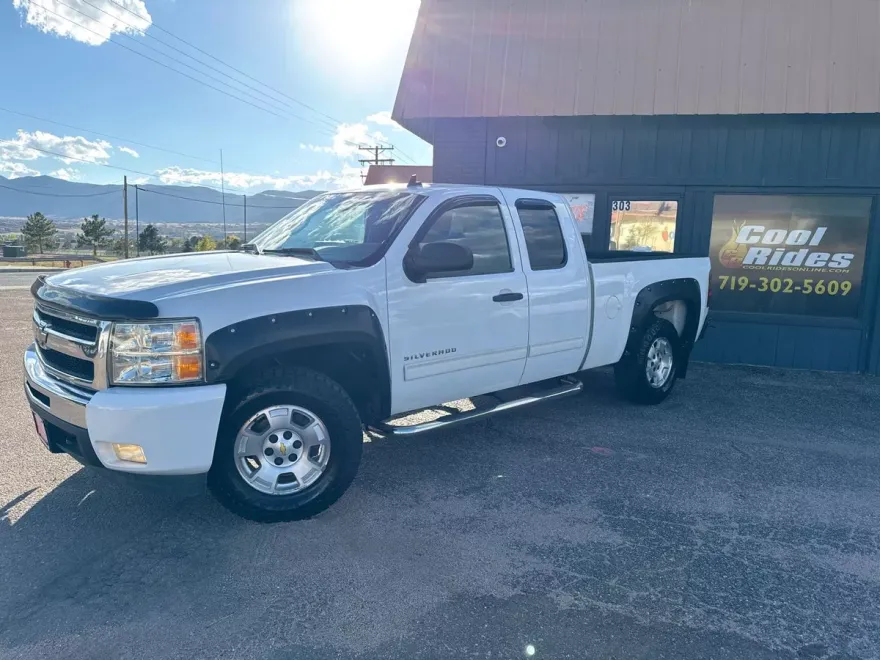 2010 Chevrolet Silverado 1500 LT photo 1