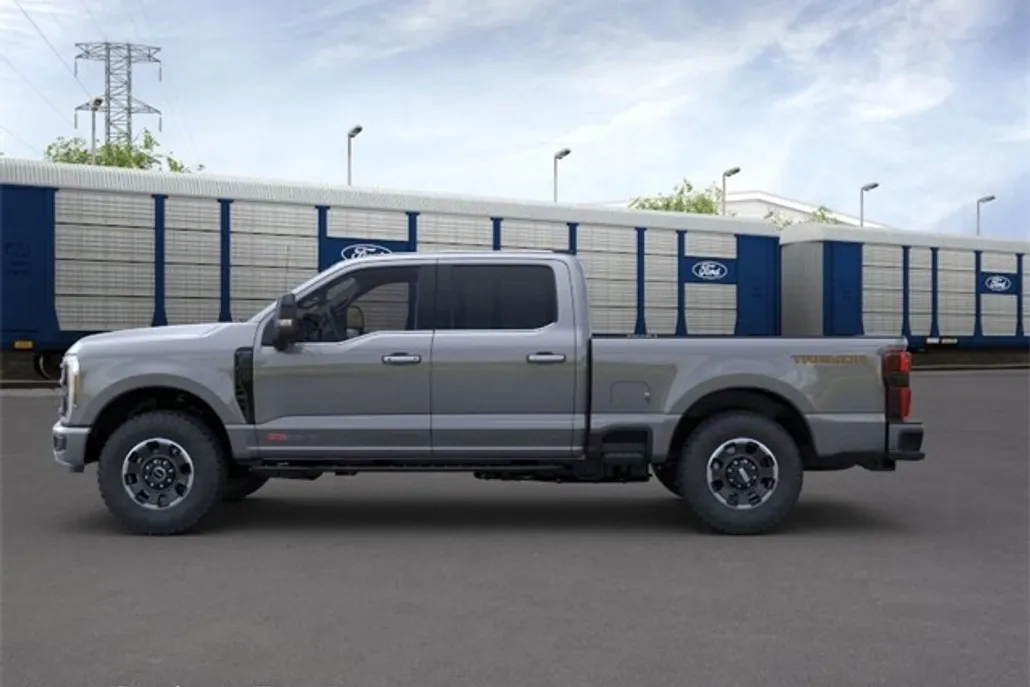 2025 Ford F-350 Platinum photo 1