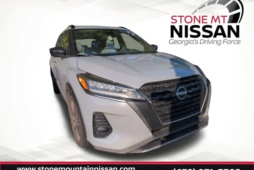 2023 Nissan Kicks SR photo 1