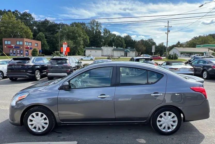 2019 Nissan Versa SV Sedan photo 1