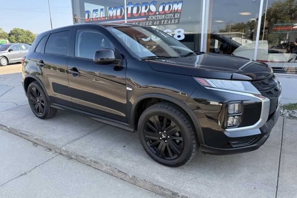 2021 Mitsubishi Outlander Sport LE photo 1