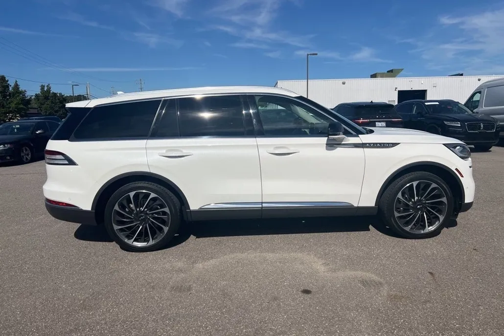2022 Lincoln Aviator Reserve photo 1