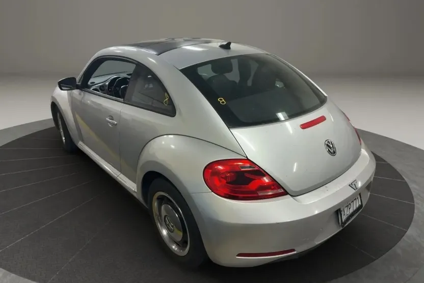 2013 Volkswagen Beetle 2.5L photo 1