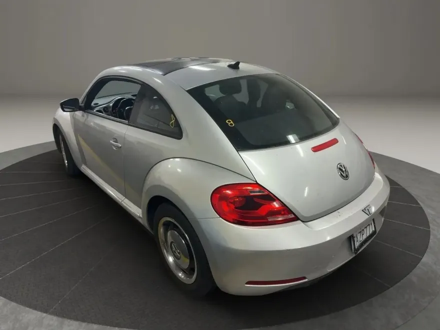 2013 Volkswagen Beetle 2.5L photo 1