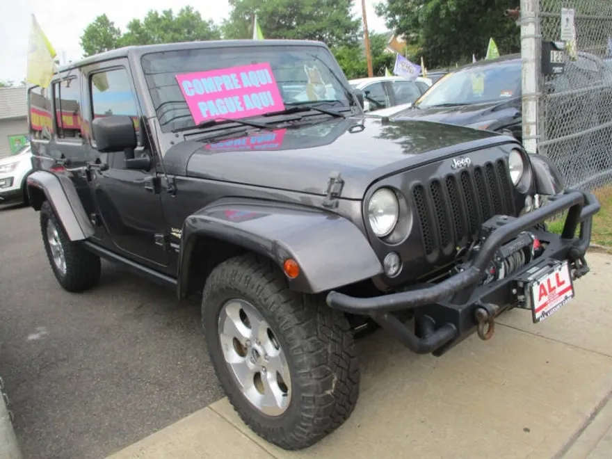 2014 Jeep Wrangler Unlimited Sahara photo 1