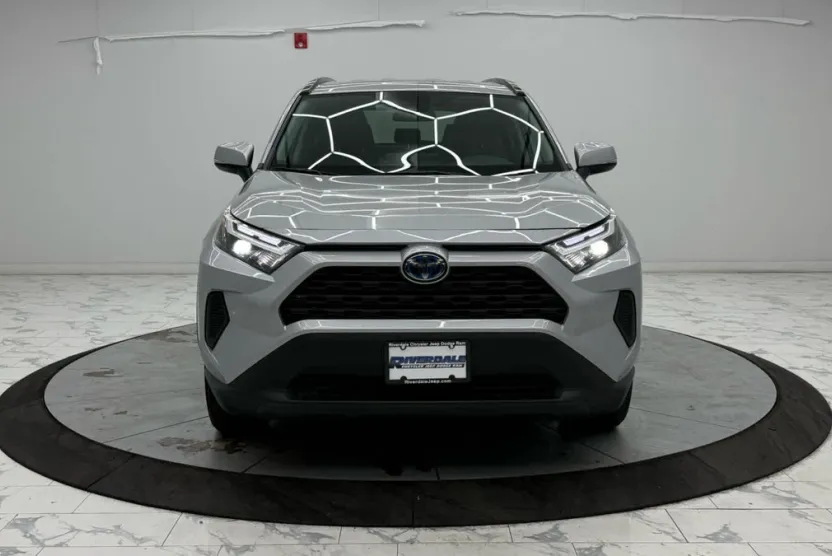 2024 Toyota RAV4 Hybrid XLE photo 1