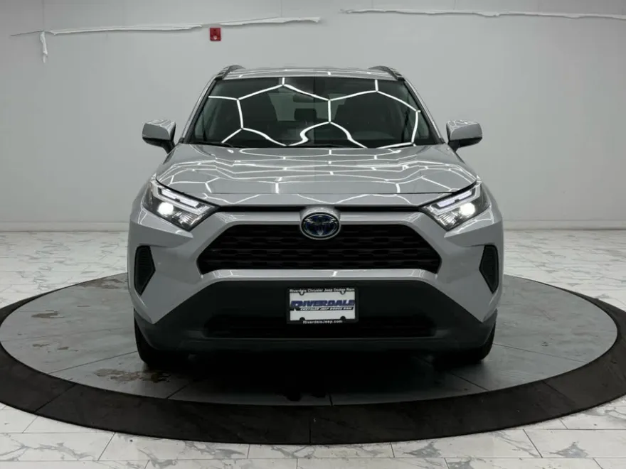2024 Toyota RAV4 Hybrid XLE photo 1