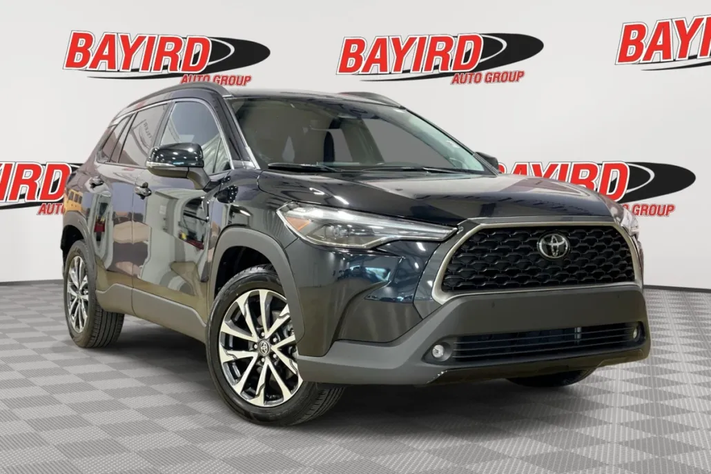 2023 Toyota Corolla Cross XLE photo 1