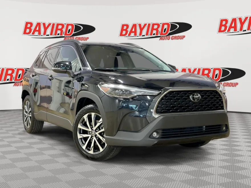 2023 Toyota Corolla Cross XLE photo 1