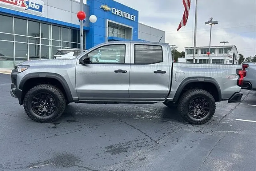 2026 Chevrolet Colorado Trail Boss photo 1