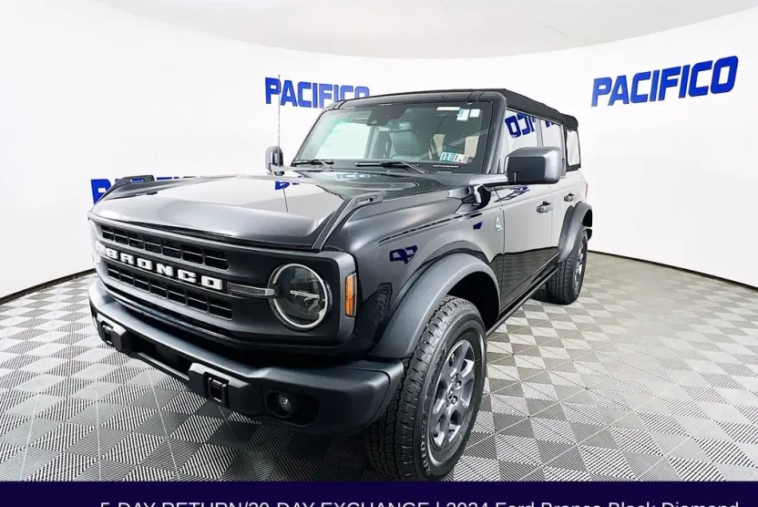 2024 Ford Bronco Black Diamond photo 1