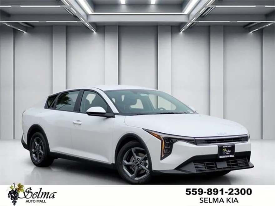 2025 Kia K4 LXS photo 1