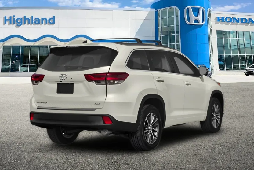 2017 Toyota Highlander XLE photo 1