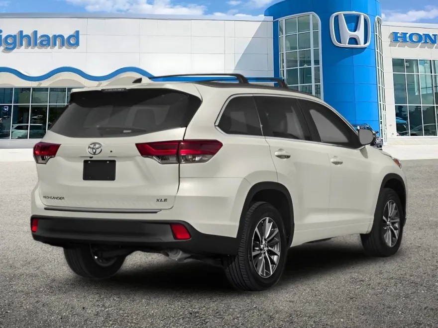2017 Toyota Highlander XLE photo 1