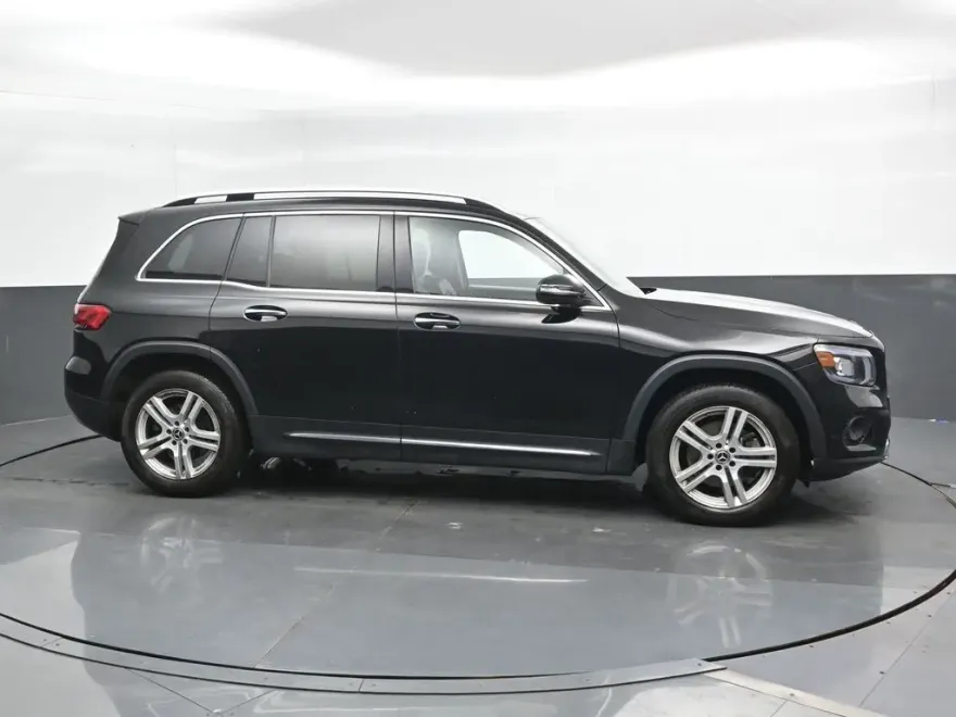 2023 Mercedes Benz GLB 250 4MATIC photo 1